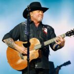 country-star-tracy-lawrence-calls-out-‘divisive’-political-climate:-music-should-bring-us-‘all-together’