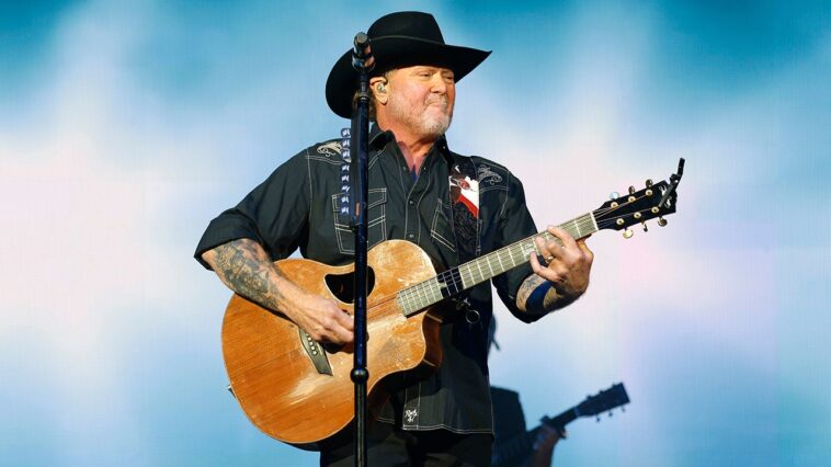 country-star-tracy-lawrence-calls-out-‘divisive’-political-climate:-music-should-bring-us-‘all-together’