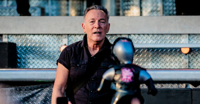bruce-springsteen-doubles-down-on-anti-trump,-anti-ice-campaign;-doesn’t-care-about-losing-fans:-‘blowback-is-part-of-it’