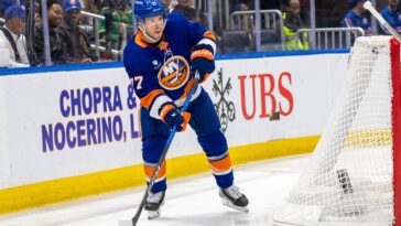 tony-deangelo-to-miss-1-2-weeks-in-islanders-crusher-during-playoff-push