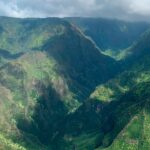 helicopter-crashes-into-ocean-off-hawaii-coast,-leaving-multiple-dead-and-injured