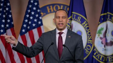 watch:-scalise’s-staff-found-the-dhs-quote-hakeem-jeffries-hoped-was-gone-forever,-now-scalise-is-on-the-floor-reading-it-to-the-whole-world