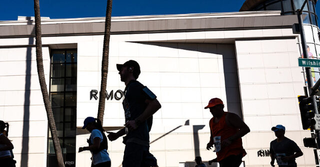 los-angeles-marathon:-nearly-1,000-runners-awarded-medals-without-finishing-whole-route