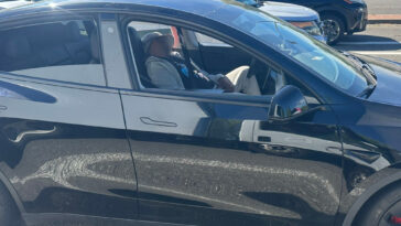 drunken-bozo-caught-passed-out-in-auto-driving-tesla-—-next-to-shocking-evidence-in-passenger-seat