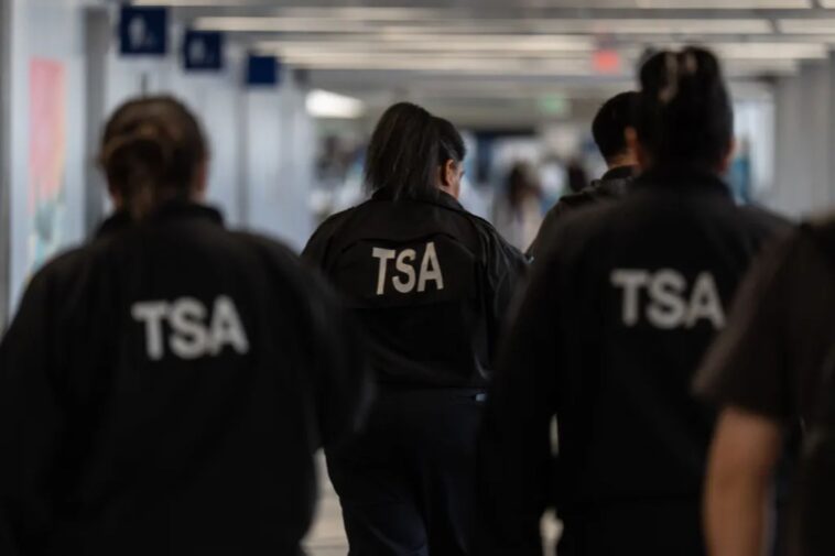 tsa-workers-will-start-seeing-paychecks-on-monday-—-thanks-to-trump’s-order