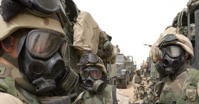 us.-marines-and-paratroopers-conducting-drills-for-chemical-and-nuclear-hazards-en-route-to-mideast