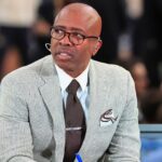 former-unc-basketball-star-kenny-smith-reacts-to-hubert-davis’-firing,-shuts-down-coaching-job-interest