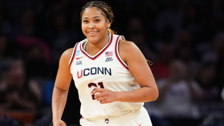 uconn-marches-into-elite-8-behind-strong’s-21-10