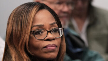 dem-rep.-marie-gluesenkamp-perez-backs-expelling-fellow-democrat-cherfilus-mccormick-over-ethics-violations