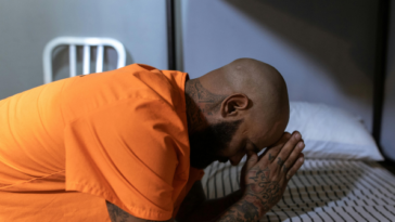 watch-—-14-inmates-surrender-to-god-in-baptism-at-florida-jail:-‘he-has-a-plan-for-me’