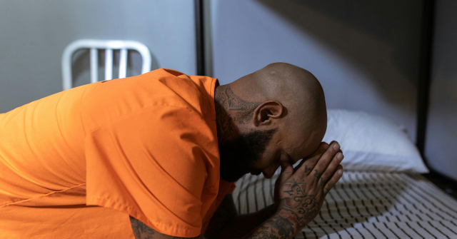 watch-—-14-inmates-surrender-to-god-in-baptism-at-florida-jail:-‘he-has-a-plan-for-me’