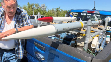 ‘rocket-man’-terrorizes-drivers-on-florida-highway,-bomb-squad-called-in
