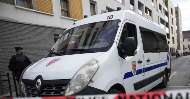 paris-police-arrest-migrant-teen-during-alleged-terror-attack-attempt-on-bank-of-america-building