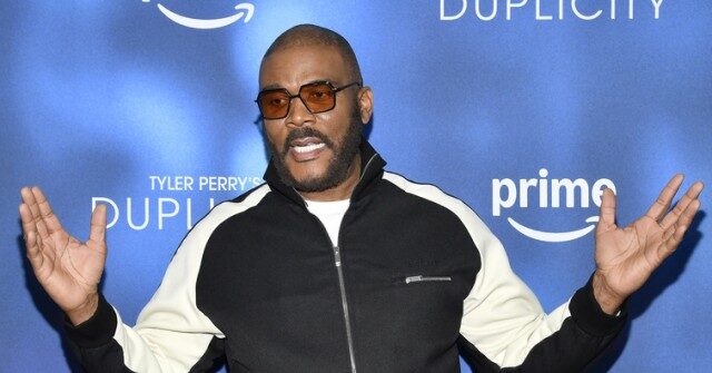 tyler-perry-arrives-at-atlanta-airport-with-‘significant’-amount-of-cash-for-tsa-workers,-gets-turned-down