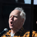 tim-walz-vows-to-‘never-leave-the-side’-of-somali-minnesotans