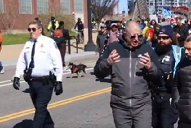 beyond-parody:-no-kings-protesters-yell-‘abolish-the-police’-as-they’re-being-escorted-and-protected-by-police-(video)