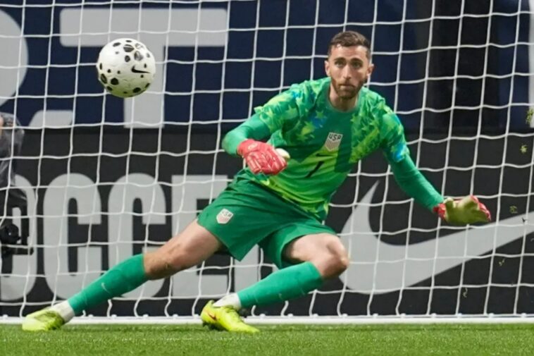 matt-turner-falters-under-usmnt-pressure-to-put-goalie-rank-into-question-for-world-cup
