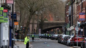 several-injured-after-driver-hits-pedestrians-in-uk’s-derby-city,-police-say