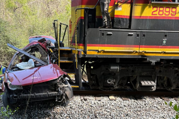 5-killed-after-freight-train-hits-van-at-railroad-crossing-in-rural-mississippi