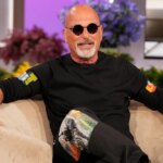 howie-mandel-says-sorry-to-kelly-ripa-after-awkward-‘live-with-kelly-and-mark’-moment