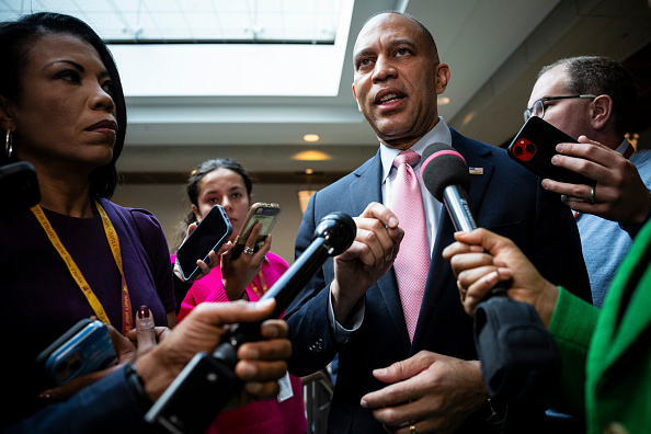 cnn-host-point-blank-asks-hakeem-jeffries-if-shutdown-is-purely-a-negotiating-tactic