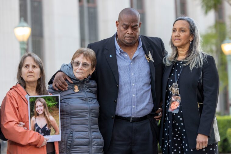 angry-parents-push-for-legislative-action-after-meta-court-ruling:-‘phones-should-be-illegal-for-kids-until-they’re-18!’