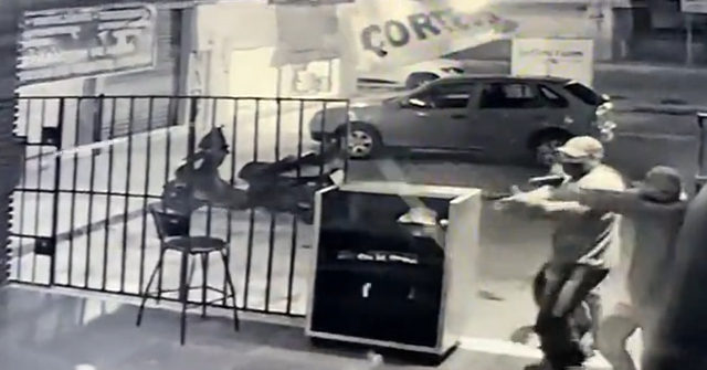 five-shot-by-gunmen-in-mexican-beach-resort-during-attack-at-bar