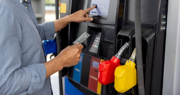 gallup-poll:-americans-largely-unbothered-by-gas-spike-after-iran-strikes