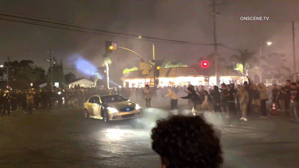 video-shows-latest-los-angeles-street-takeover-as-mob-wreaks-havoc,-vandalizes-occupied-city-bus