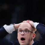fans-shocked-by-what-dan-hurley-did-to-an-official-after-uconn’s-win-over-duke