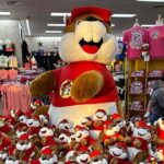photos:-couple-marries-while-‘smiling-and-giggling’-at-buc-ee’s-in-tennessee