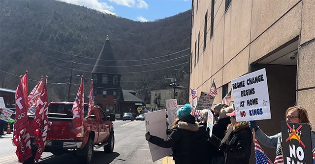 ‘no-kings’-protester-suggest-police-arresting-black-protesters