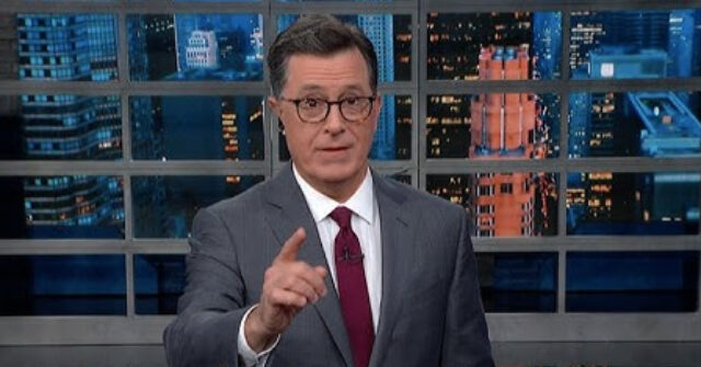 watch:-stephen-colbert-leads-audience-in-‘yes,-we-can!’-chant-after-referencing-the-obama-campaign-slogan