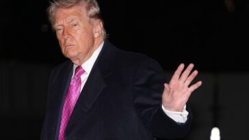 citing-legal-challenges,-trump-admin-extends-biden-era-planned-parenthood-awards-another-year