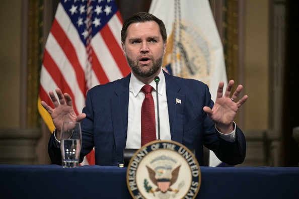 vance:-white-house-plans-to-‘go-after’-ilhan-omar-for-alleged-immigration-fraud