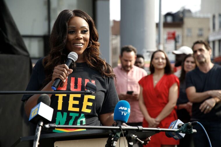 bribery-probe-hits-dem-governor’s-inner-circle-over-migrant-shelter-deals