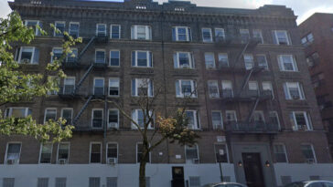 nyc-teen-attacked-by-kitchen-knife-wielding-stranger-who-asked-him-about-gangs:-cops