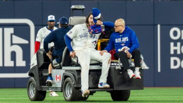 blue-jays-pitcher-cody-ponce-carted-off-with-injury-in-first-mlb-start-in-5-years