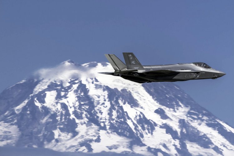 us.-f-35-fighter-jet-crashes-in-nevada