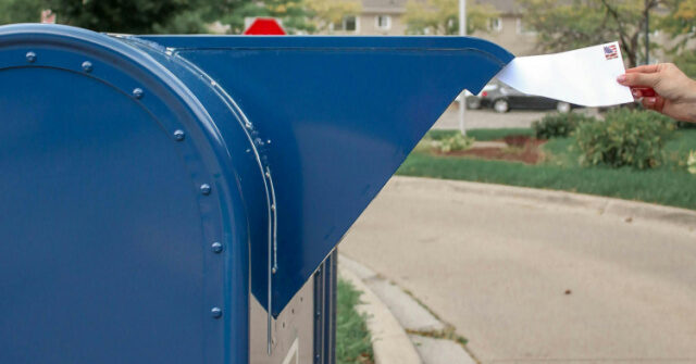 trump-signs-order-to-verify-mail-in-ballots-used-by-eligible-voters