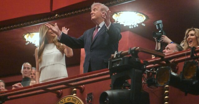 trump,-first-lady-applauded-at-opening-night-of-‘chicago’-at-the-trump-kennedy-center