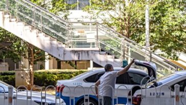 self-driving-chinese-robotaxis-stall-in-apparent-‘malfunction’:-police