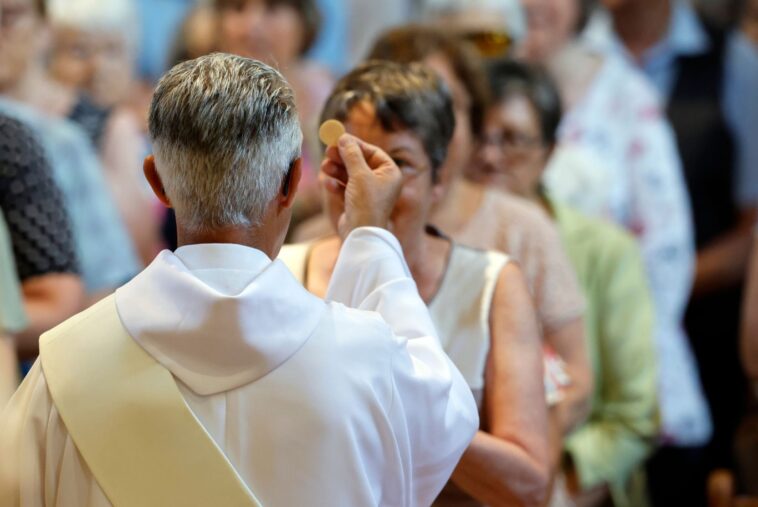 the-catholic-church-breaks-historical-record,-surpassing-1.422-billion-baptized-members-for-the-first-time