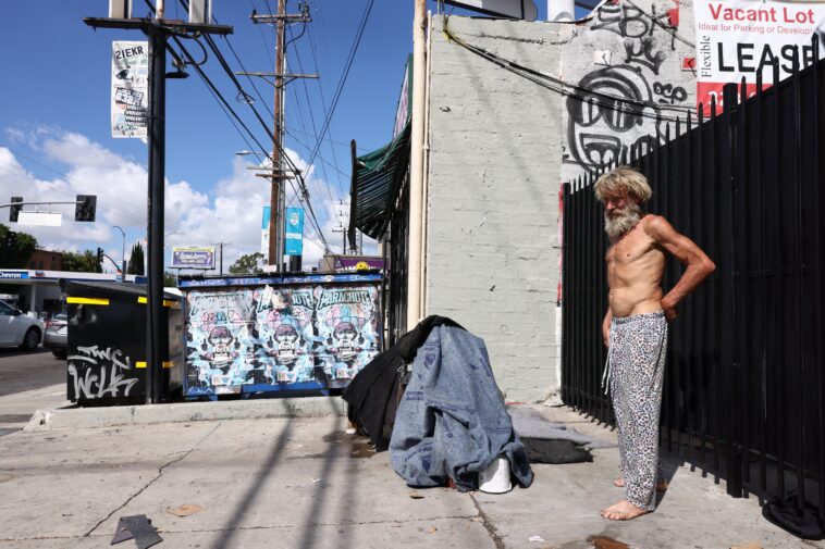 la-resident-who-reported-homeless-at-hollywood-bus-stop-says-city-never-helped