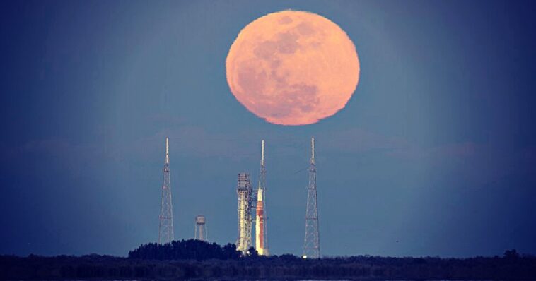 developing:-today’s-artemis-ii-launch-potentially-delayed-as-engineers-scramble-to-fix-issue-before-launch-to-historic-10-day-mission-–-update:-issue-has-reportedly-been-solved,-launch-confirmed-from-6:24pm-et