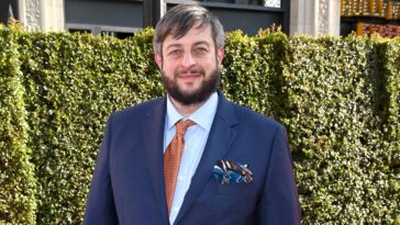 ‘bob’s-burgers’-voice-actor-eugene-mirman-hospitalized-with-‘serious-injuries’-after-fiery-new-hampshire-crash