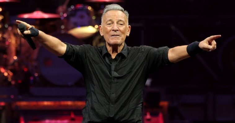 bruce-springsteen-says-opposing-trump-is-more-important-to-him-than-fans:-‘i-don’t-worry’-about-losing-them