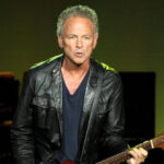 fleetwood-mac-legend-lindsey-buckingham-attacked-by-stalker-in-los-angeles