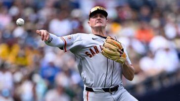 giants-third-baseman-gives-teammate-explicit-response-after-error