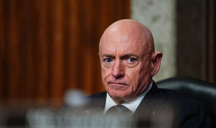 mark-kelly-cheers-artemis-launch-after-voting-against-its-funding